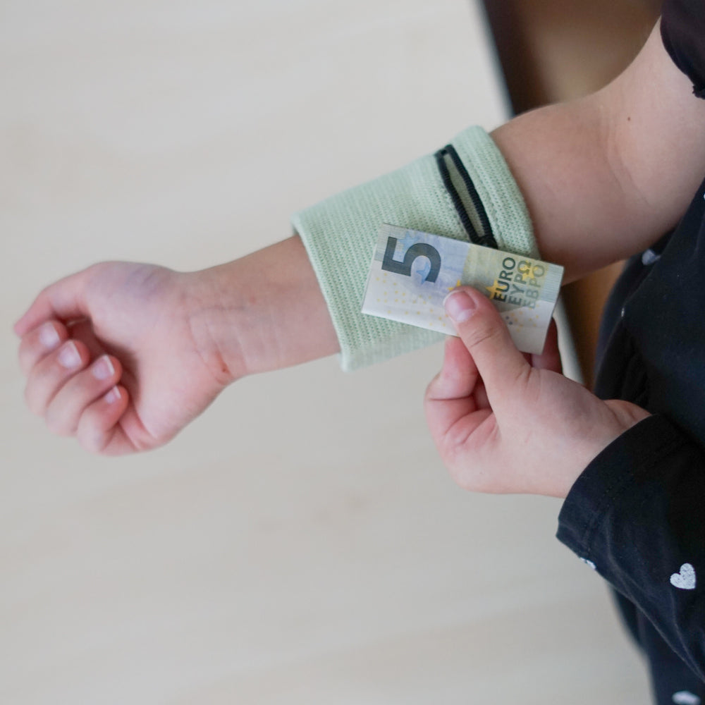 
                      
                        Geldarmband mit Reißverschluss
                      
                    