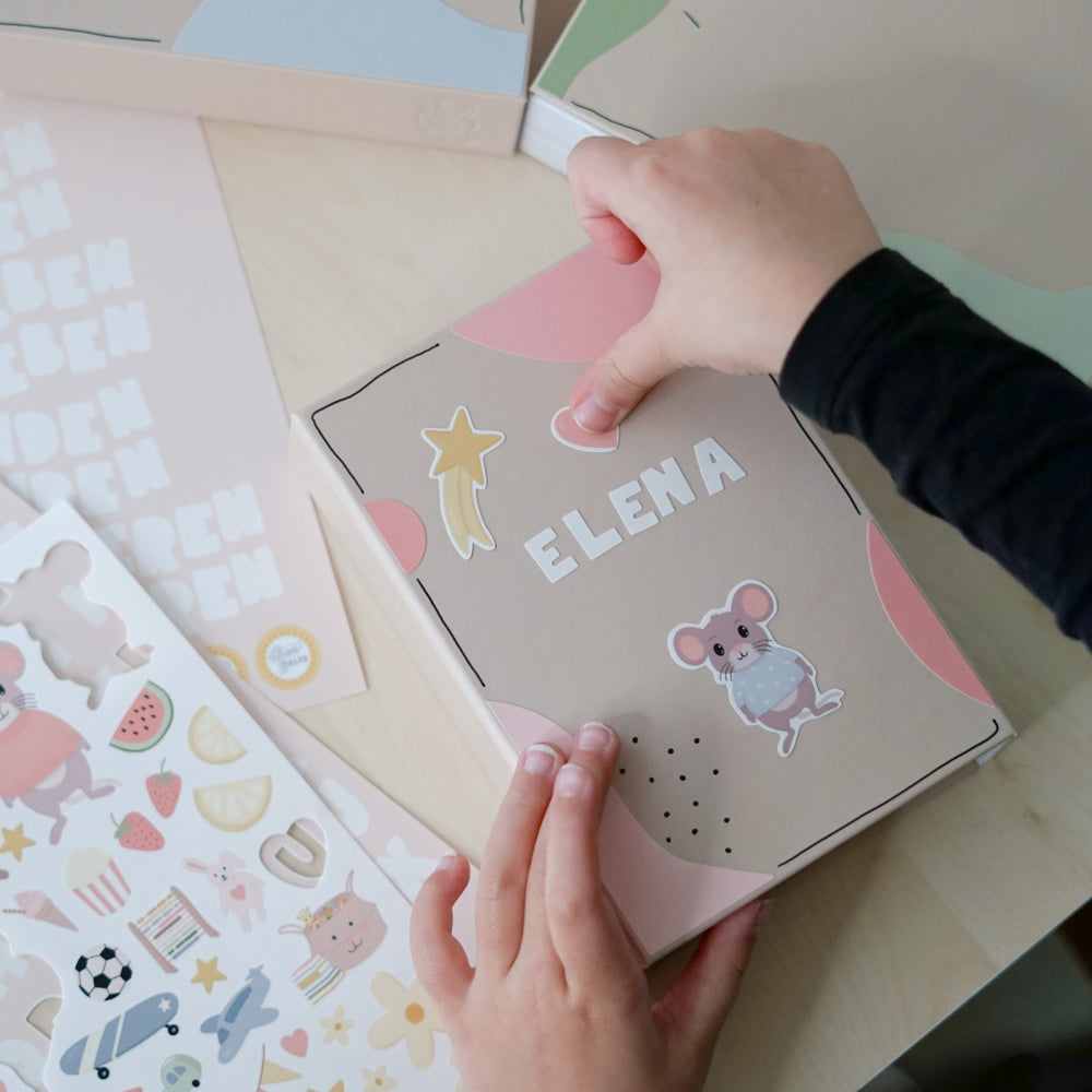 
                      
                        Modulares Spardosen-System in Buchform
                      
                    