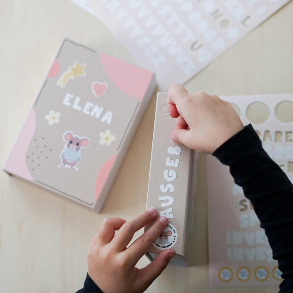 
                      
                        Modulares Spardosen-System in Buchform
                      
                    